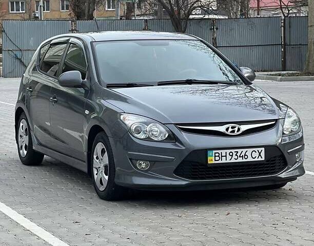 Серый Хендай i30, объемом двигателя 1.4 л и пробегом 157 тыс. км за 6500 $, фото 1 на Automoto.ua