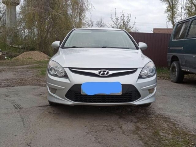 Серый Хендай i30, объемом двигателя 1.4 л и пробегом 200 тыс. км за 4504 $, фото 1 на Automoto.ua