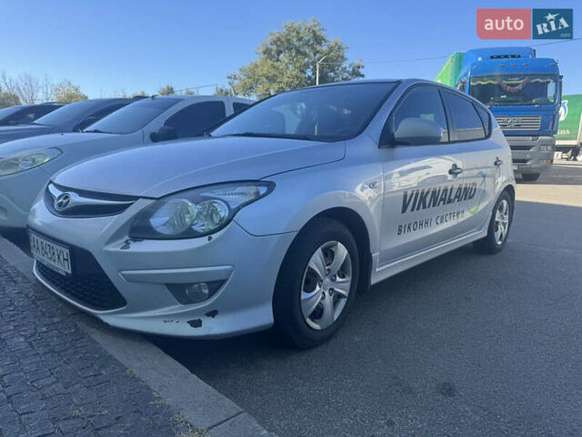 Серый Хендай i30, объемом двигателя 1.4 л и пробегом 295 тыс. км за 5800 $, фото 1 на Automoto.ua