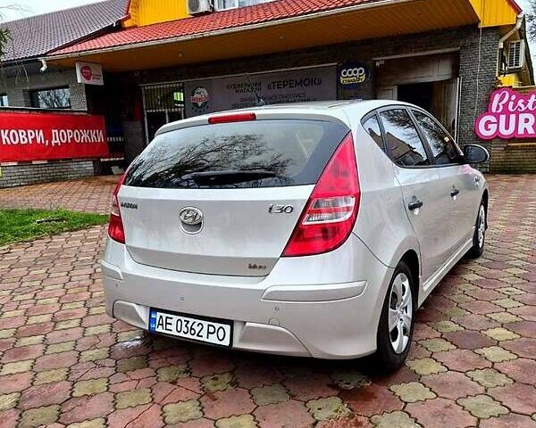 Серый Хендай i30, объемом двигателя 1.6 л и пробегом 200 тыс. км за 7000 $, фото 1 на Automoto.ua
