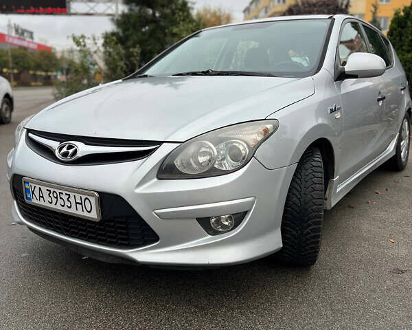 Серый Хендай i30, объемом двигателя 1.58 л и пробегом 284 тыс. км за 6200 $, фото 1 на Automoto.ua