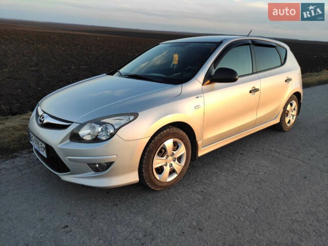 Сірий Хендай i30, об'ємом двигуна 1.58 л та пробігом 125 тис. км за 6500 $, фото 1 на Automoto.ua