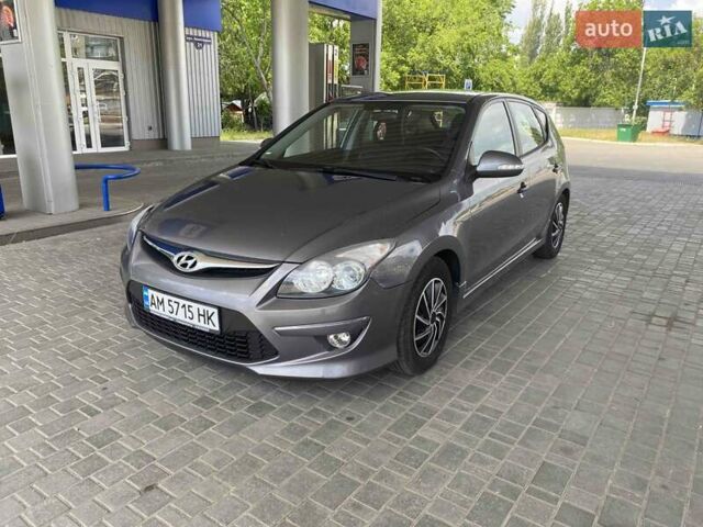 Серый Хендай i30, объемом двигателя 1.4 л и пробегом 136 тыс. км за 7200 $, фото 1 на Automoto.ua