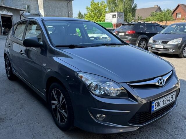 Серый Хендай i30, объемом двигателя 1.4 л и пробегом 168 тыс. км за 6300 $, фото 1 на Automoto.ua