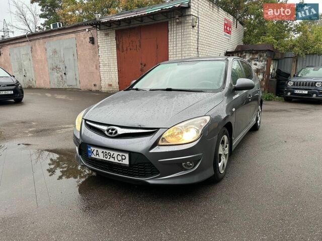 Серый Хендай i30, объемом двигателя 1.6 л и пробегом 353 тыс. км за 4800 $, фото 1 на Automoto.ua