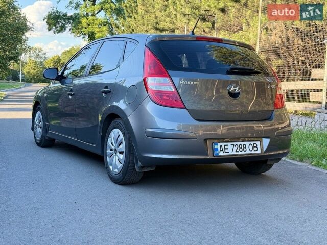 Серый Хендай i30, объемом двигателя 1.6 л и пробегом 147 тыс. км за 6800 $, фото 1 на Automoto.ua