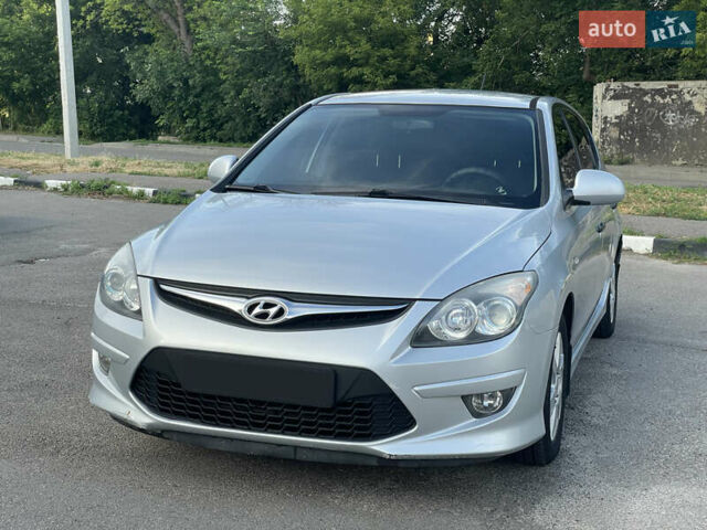 Сірий Хендай i30, об'ємом двигуна 1.4 л та пробігом 166 тис. км за 6300 $, фото 1 на Automoto.ua