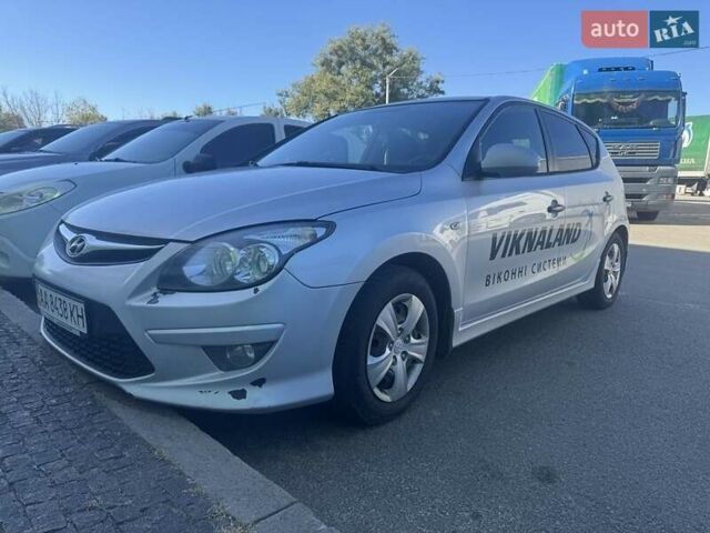 Серый Хендай i30, объемом двигателя 1.4 л и пробегом 295 тыс. км за 6200 $, фото 1 на Automoto.ua