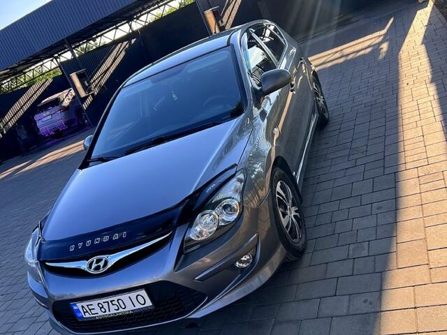Сірий Хендай i30, об'ємом двигуна 1.6 л та пробігом 184 тис. км за 7500 $, фото 1 на Automoto.ua