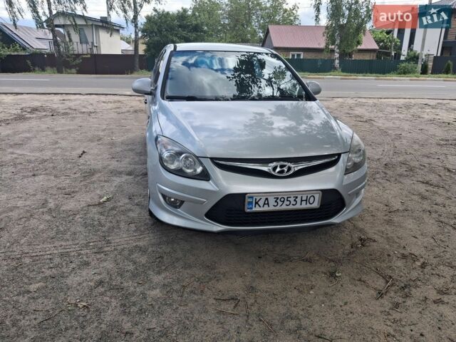 Серый Хендай i30, объемом двигателя 1.58 л и пробегом 294 тыс. км за 5900 $, фото 1 на Automoto.ua