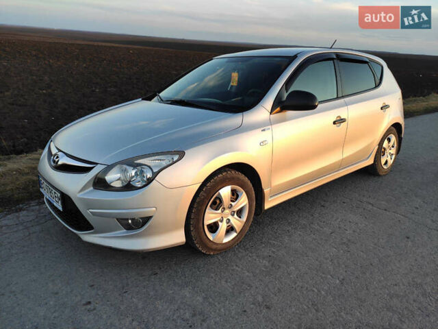 Серый Хендай i30, объемом двигателя 1.58 л и пробегом 125 тыс. км за 6700 $, фото 1 на Automoto.ua
