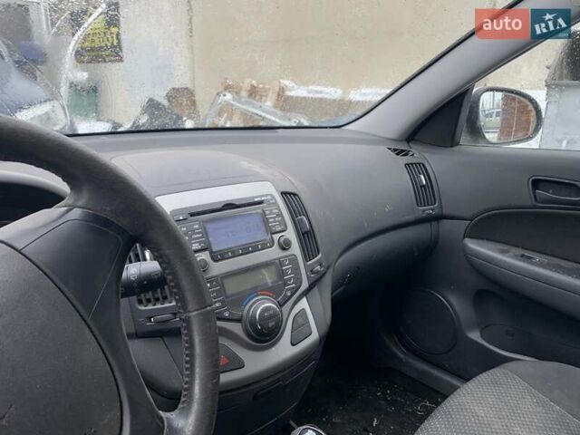 Серый Хендай i30, объемом двигателя 1.4 л и пробегом 190 тыс. км за 2570 $, фото 1 на Automoto.ua