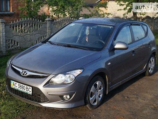 Серый Хендай i30, объемом двигателя 1.6 л и пробегом 220 тыс. км за 7200 $, фото 1 на Automoto.ua