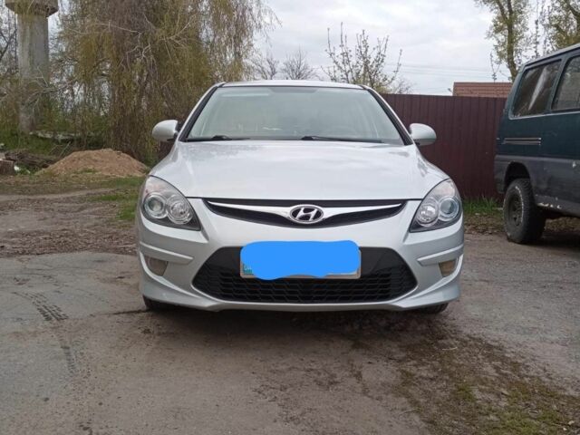 Серый Хендай i30, объемом двигателя 1.4 л и пробегом 300 тыс. км за 4798 $, фото 1 на Automoto.ua