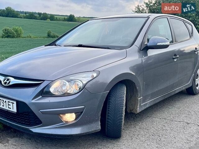 Сірий Хендай i30, об'ємом двигуна 1.6 л та пробігом 74 тис. км за 8000 $, фото 1 на Automoto.ua