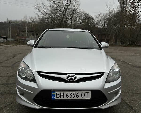 Серый Хендай i30, объемом двигателя 1.58 л и пробегом 269 тыс. км за 6200 $, фото 1 на Automoto.ua