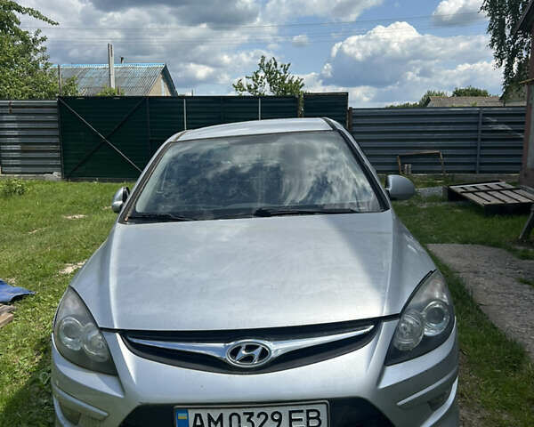 Серый Хендай i30, объемом двигателя 1.4 л и пробегом 190 тыс. км за 2700 $, фото 1 на Automoto.ua