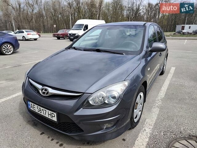 Серый Хендай i30, объемом двигателя 1.6 л и пробегом 149 тыс. км за 7200 $, фото 1 на Automoto.ua