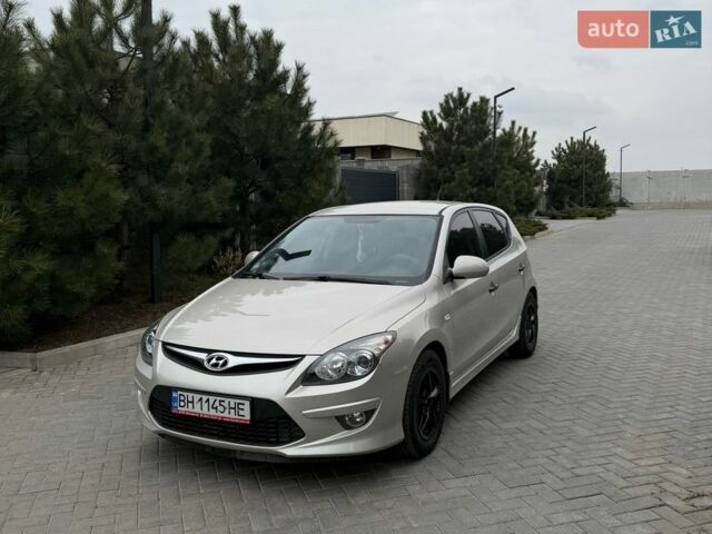 Серый Хендай i30, объемом двигателя 1.6 л и пробегом 203 тыс. км за 7200 $, фото 1 на Automoto.ua