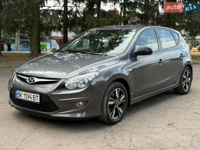 Сірий Хендай i30, об'ємом двигуна 1.4 л та пробігом 160 тис. км за 5700 $, фото 1 на Automoto.ua