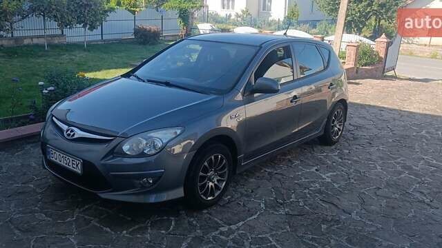 Серый Хендай i30, объемом двигателя 1.58 л и пробегом 272 тыс. км за 6750 $, фото 1 на Automoto.ua