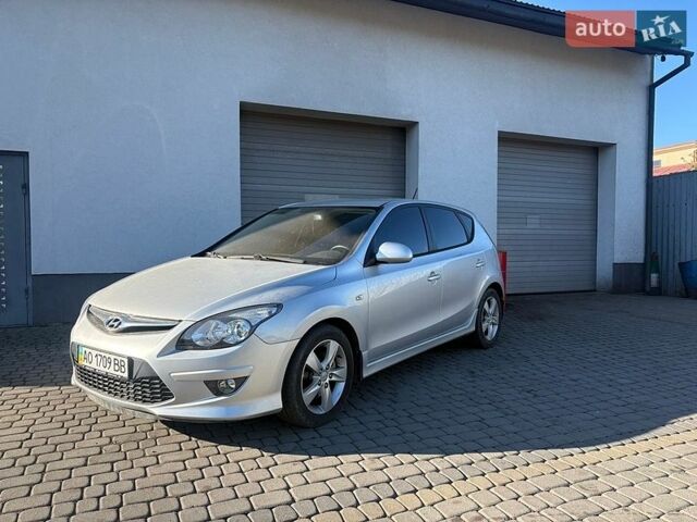 Серый Хендай i30, объемом двигателя 1.4 л и пробегом 136 тыс. км за 6500 $, фото 1 на Automoto.ua