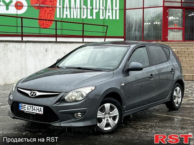 Серый Хендай i30, объемом двигателя 1.6 л и пробегом 21200 тыс. км за 6999 $, фото 1 на Automoto.ua