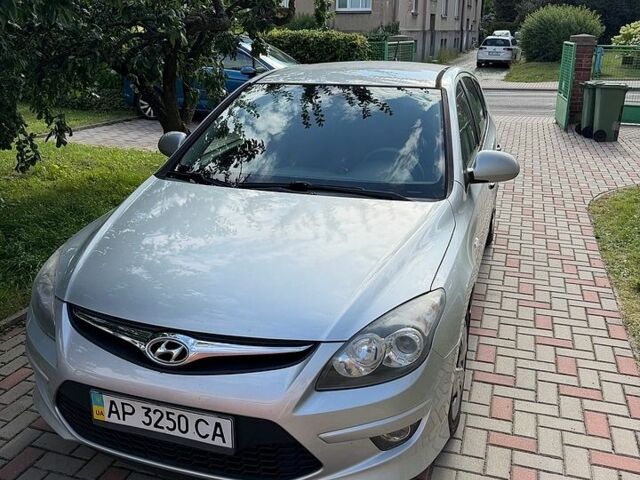 Серый Хендай i30, объемом двигателя 1.6 л и пробегом 157 тыс. км за 7300 $, фото 1 на Automoto.ua