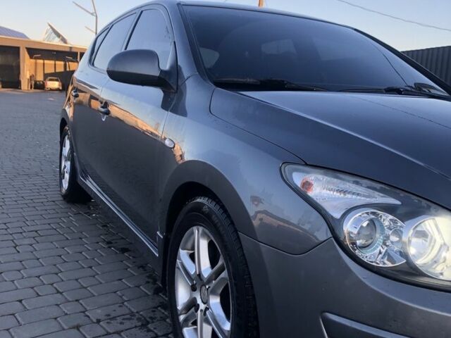 Серый Хендай i30, объемом двигателя 1.6 л и пробегом 280 тыс. км за 6000 $, фото 1 на Automoto.ua