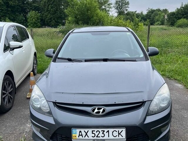 Серый Хендай i30, объемом двигателя 0 л и пробегом 320 тыс. км за 4950 $, фото 1 на Automoto.ua