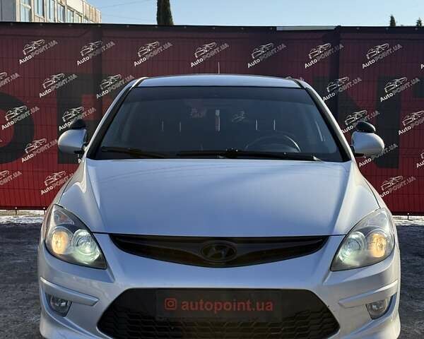 Серый Хендай i30, объемом двигателя 1.4 л и пробегом 301 тыс. км за 5500 $, фото 1 на Automoto.ua