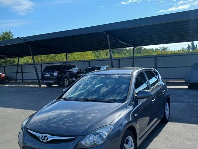 Сірий Хендай i30, об'ємом двигуна 1.4 л та пробігом 190 тис. км за 6400 $, фото 1 на Automoto.ua