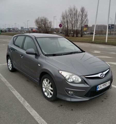 Серый Хендай i30, объемом двигателя 1.6 л и пробегом 163 тыс. км за 7900 $, фото 1 на Automoto.ua