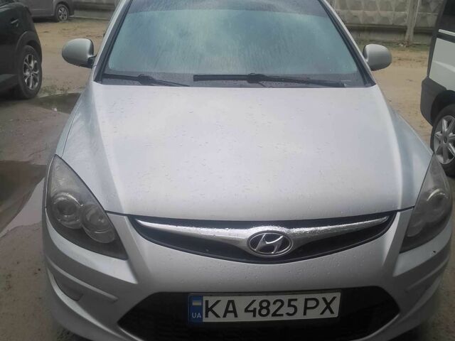 Сірий Хендай i30, об'ємом двигуна 1.4 л та пробігом 191 тис. км за 4400 $, фото 1 на Automoto.ua