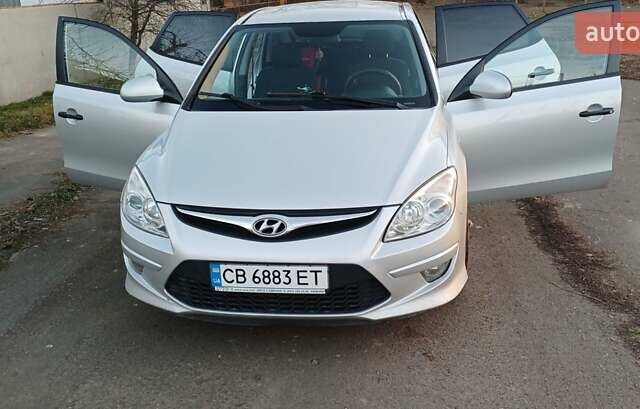 Серый Хендай i30, объемом двигателя 1.58 л и пробегом 230 тыс. км за 7600 $, фото 1 на Automoto.ua