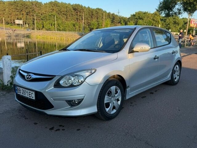 Серый Хендай i30, объемом двигателя 1.4 л и пробегом 171 тыс. км за 7916 $, фото 1 на Automoto.ua