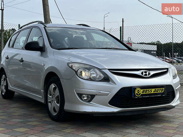 Сірий Хендай i30, об'ємом двигуна 1.58 л та пробігом 245 тис. км за 7500 $, фото 1 на Automoto.ua