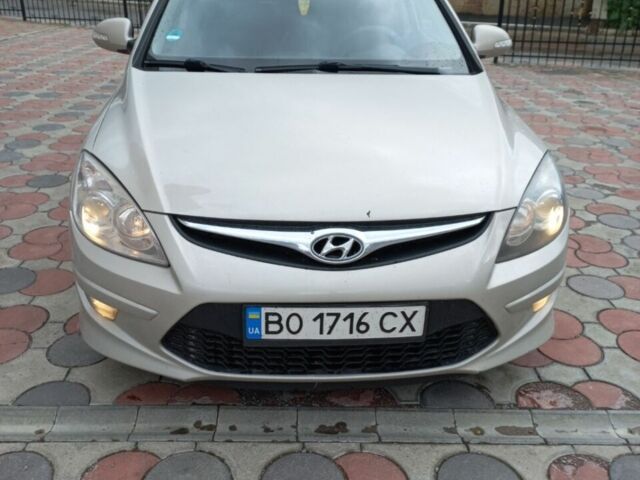 Серый Хендай i30, объемом двигателя 1.6 л и пробегом 190 тыс. км за 5000 $, фото 1 на Automoto.ua