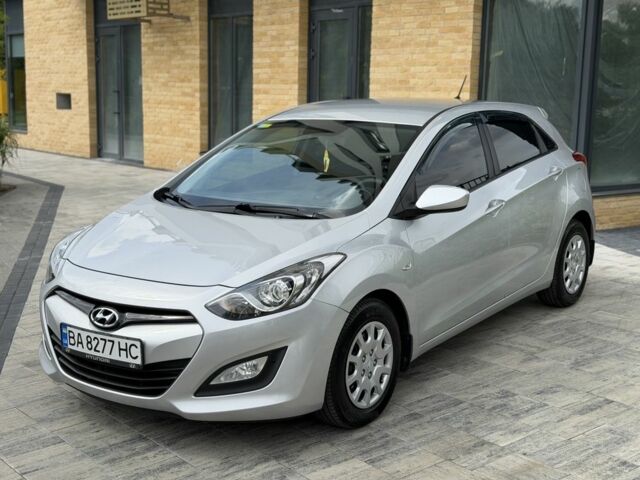 Серый Хендай i30, объемом двигателя 1.6 л и пробегом 135 тыс. км за 9999 $, фото 1 на Automoto.ua