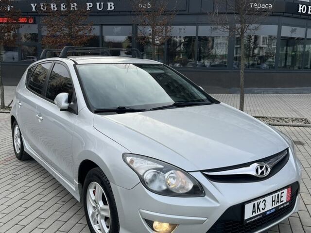 Сірий Хендай i30, об'ємом двигуна 1.4 л та пробігом 170 тис. км за 6900 $, фото 1 на Automoto.ua