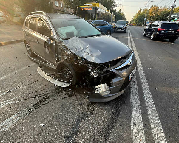 Хендай i30 2012 в Киеве на Automoto.ua Серый Хендай i30, объемом двигателя 1.58 л и пробегом 208 тыс. км за 3000 $, фото 1 на Automoto.ua