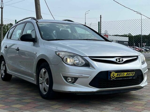 Серый Хендай i30, объемом двигателя 1.6 л и пробегом 245 тыс. км за 7500 $, фото 1 на Automoto.ua