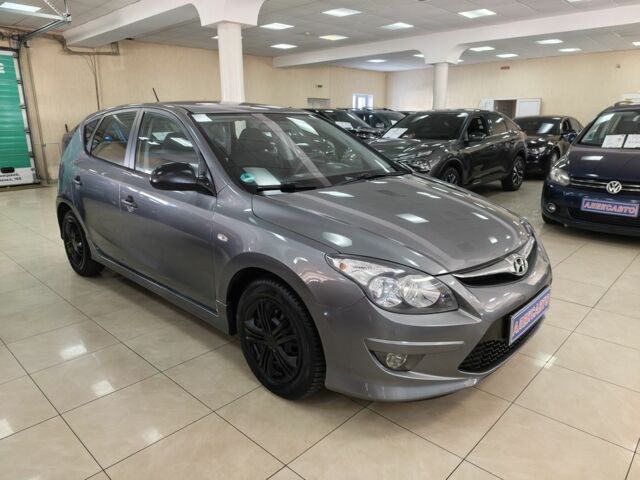 Сірий Хендай i30, об'ємом двигуна 1.4 л та пробігом 145 тис. км за 7008 $, фото 1 на Automoto.ua