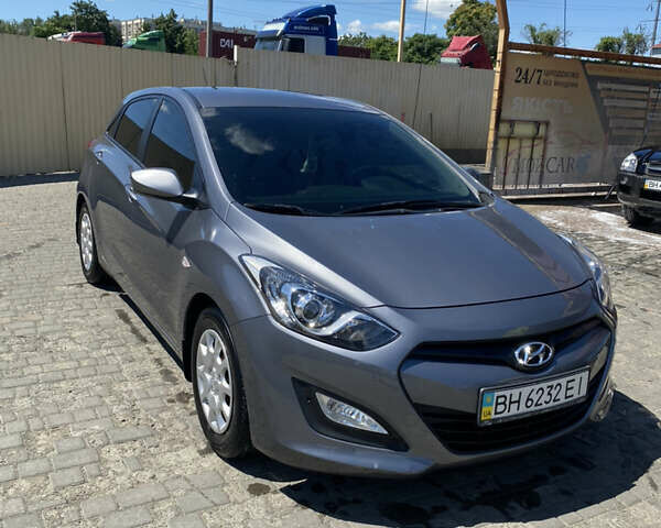 Сірий Хендай i30, об'ємом двигуна 1.4 л та пробігом 216 тис. км за 7850 $, фото 1 на Automoto.ua