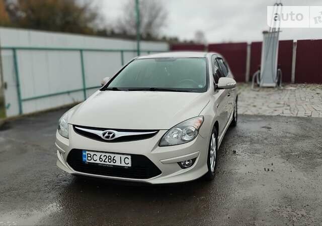 Сірий Хендай i30, об'ємом двигуна 1.58 л та пробігом 222 тис. км за 7100 $, фото 1 на Automoto.ua