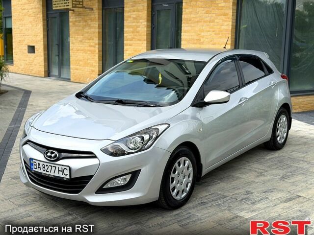 Серый Хендай i30, объемом двигателя 1.6 л и пробегом 135 тыс. км за 9999 $, фото 1 на Automoto.ua