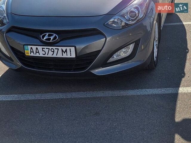 Серый Хендай i30, объемом двигателя 1.4 л и пробегом 76 тыс. км за 11950 $, фото 1 на Automoto.ua