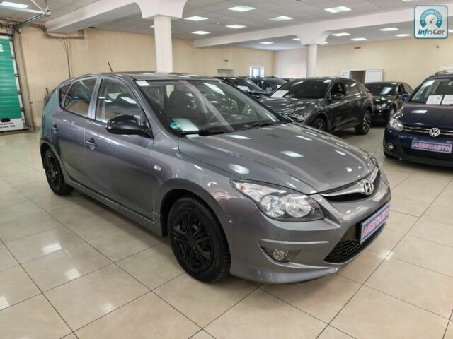 Сірий Хендай i30, об'ємом двигуна 1.4 л та пробігом 145 тис. км за 7000 $, фото 1 на Automoto.ua