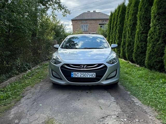 Серый Хендай i30, объемом двигателя 1.58 л и пробегом 287 тыс. км за 8900 $, фото 1 на Automoto.ua