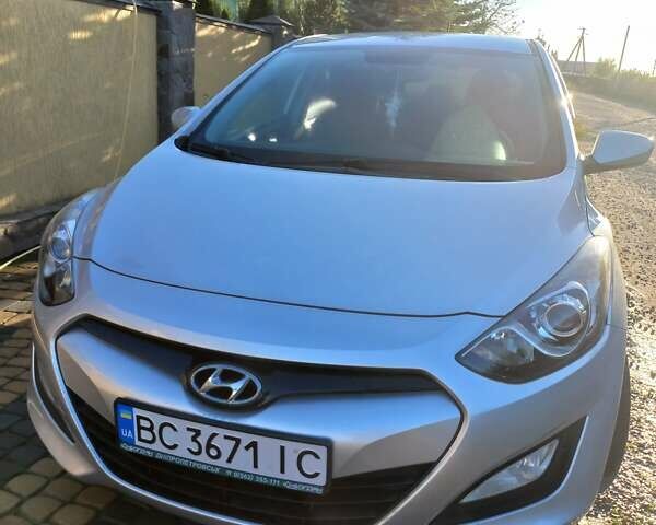Серый Хендай i30, объемом двигателя 1.4 л и пробегом 154 тыс. км за 7400 $, фото 1 на Automoto.ua